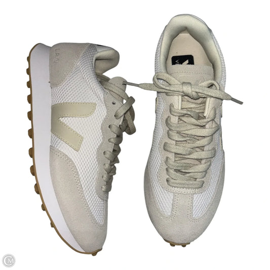 Shoes Sneakers By Veja In White, Size: 7