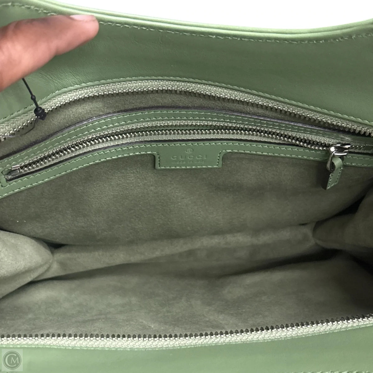 Handbag Luxury Designer By Gucci, Size: Medium