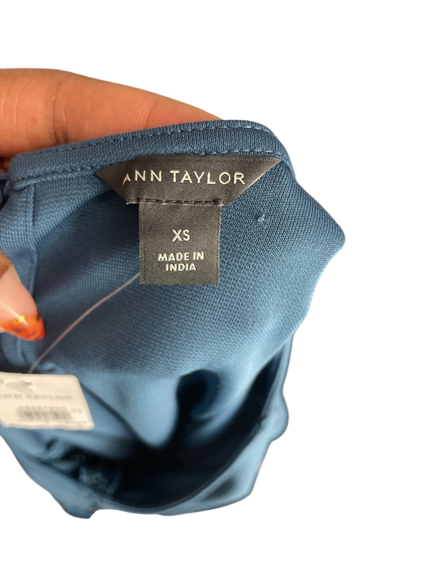 Top Sleeveless Basic By Ann Taylor In Blue, Size: Xs