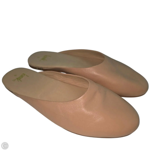 Shoes Flats By Cma In Beige, Size: 9