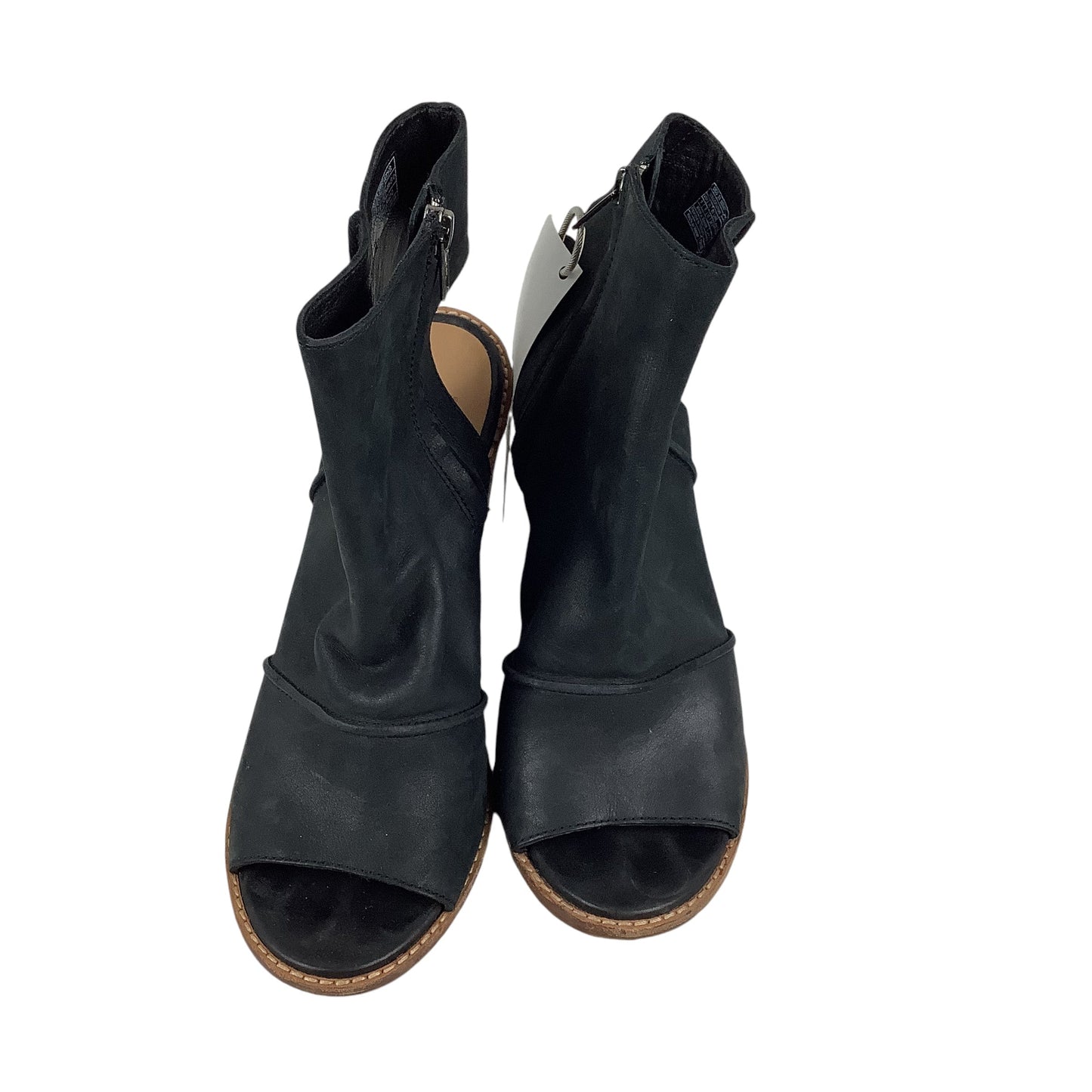 Shoes Designer By Ugg In Black, Size: 9