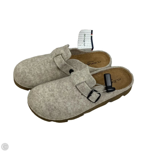 Shoes Flats By Flex US In Cream, Size: 10/41
