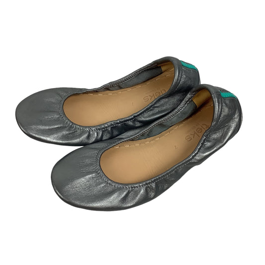 Shoes Designer By Tieks In Silver, Size: 7