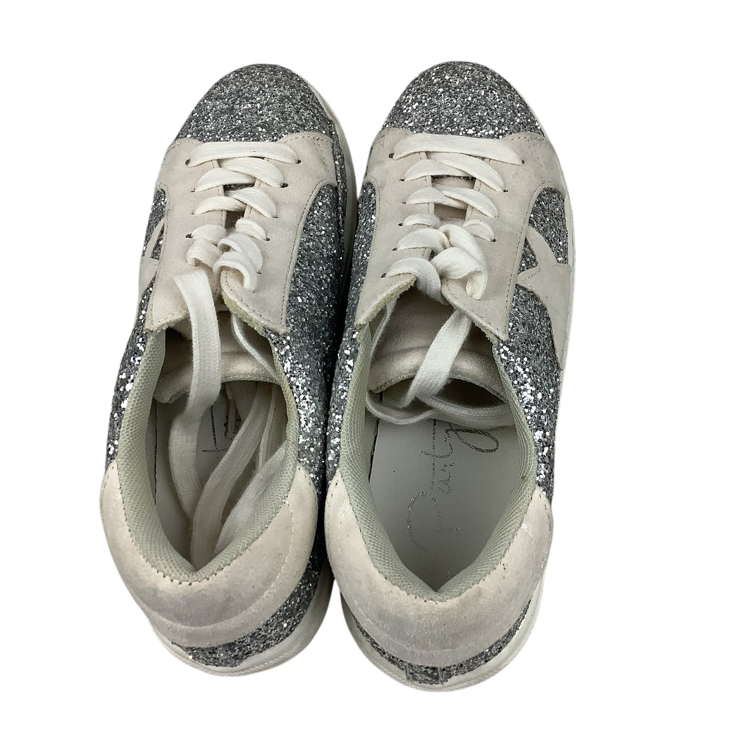 Shoes Sneakers By Clothes Mentor In Silver, Size: 9