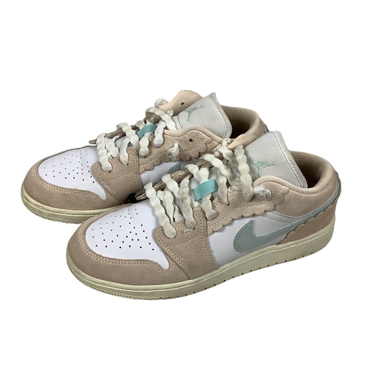 Shoes Sneakers By Nike In Cream, Size: 7 (6 YOUTH)