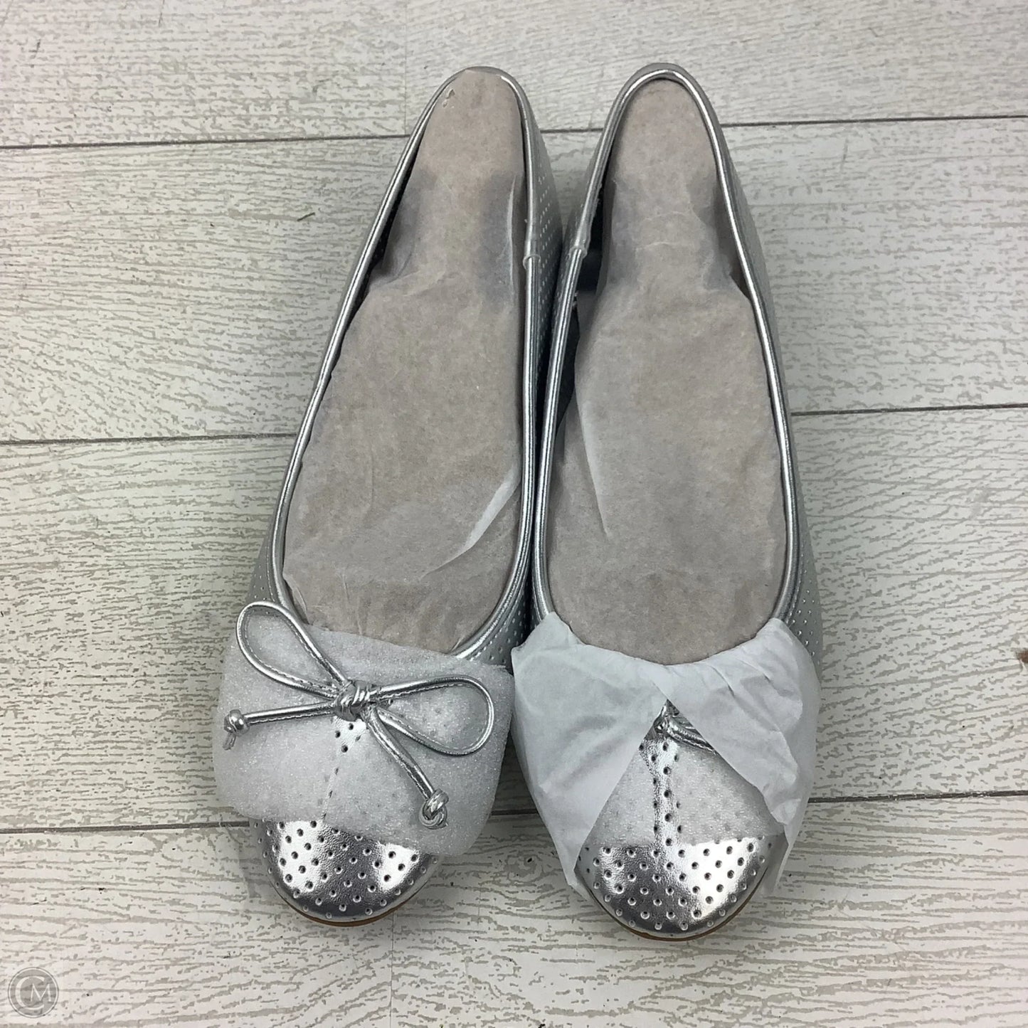 Shoes Flats By Bandolino In Silver, Size: 7.5