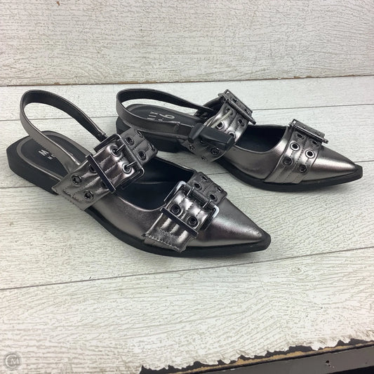 Shoes Flats By Mix No 6 In Silver, Size: 8.5