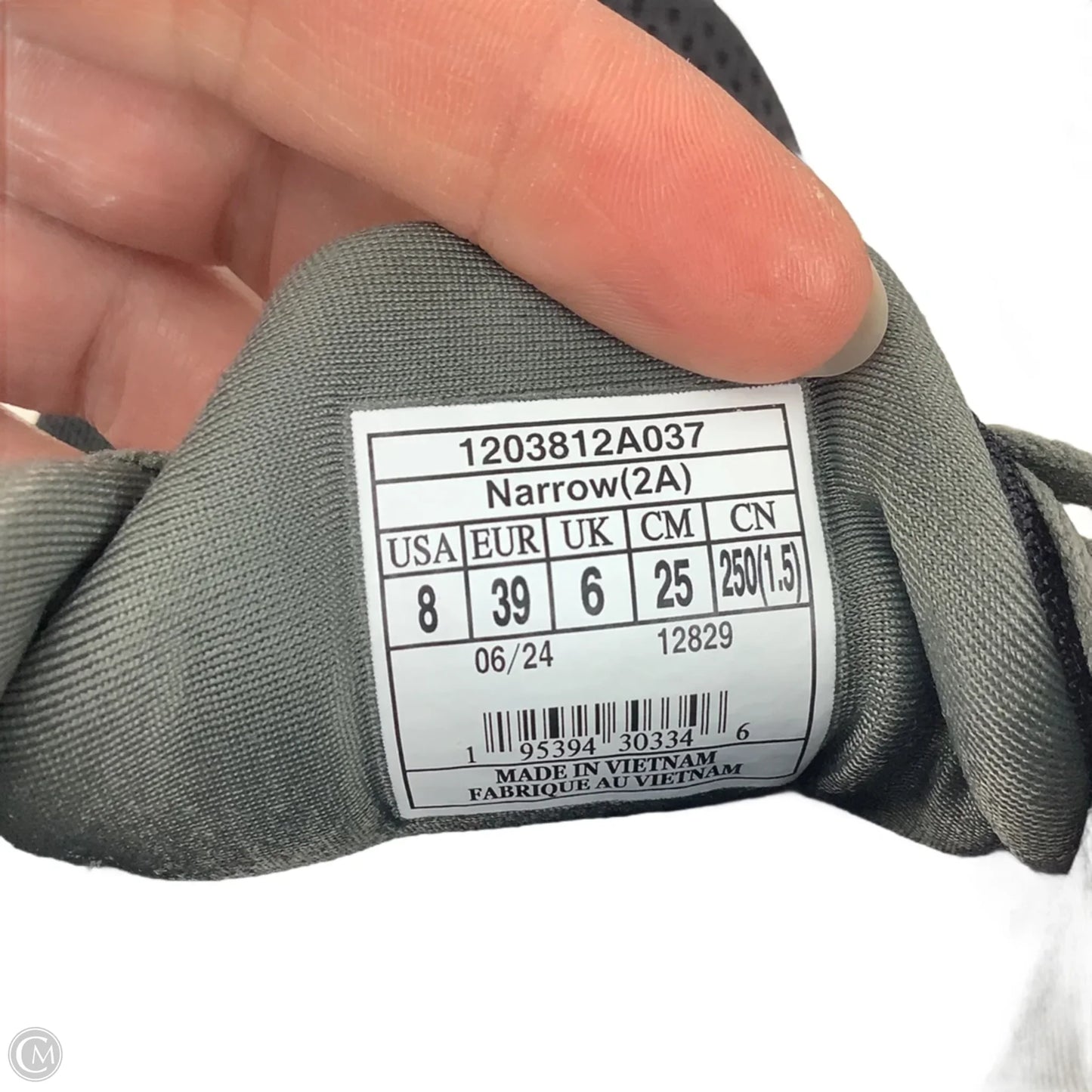 Shoes Athletic By Brooks In Black, Size: 8