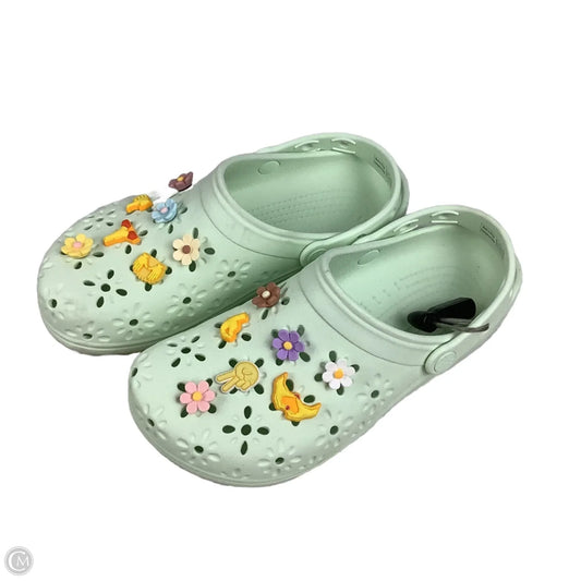 Shoes Flats By Crocs In Green, Size: 9