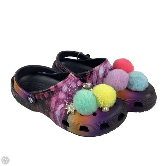 Sandals Flats By Crocs In Multi-colored, Size: 12