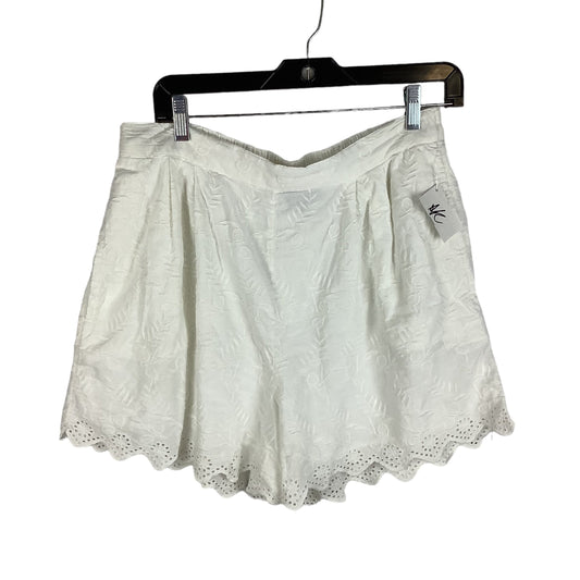 White Shorts Clothes Mentor, Size L