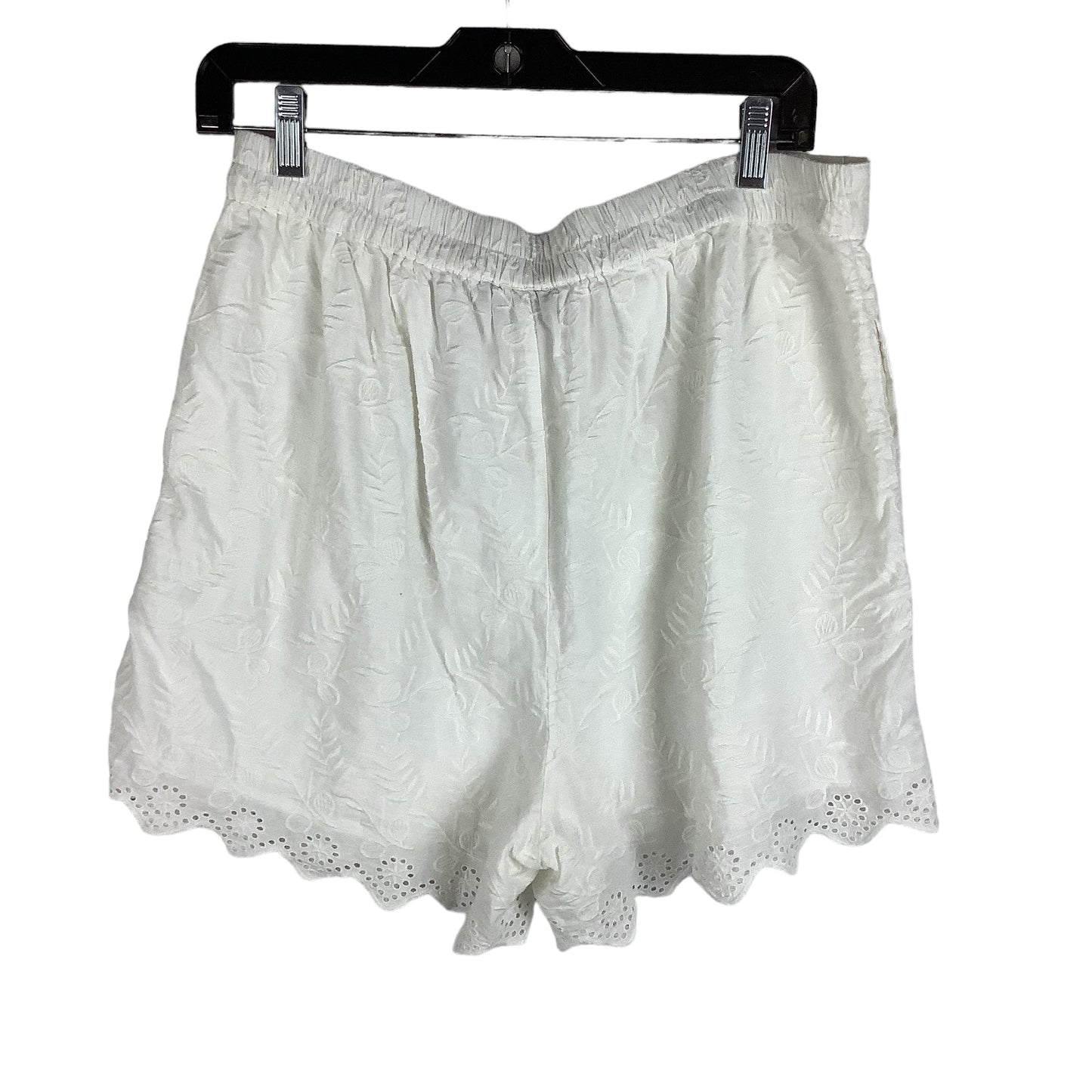 White Shorts Clothes Mentor, Size L