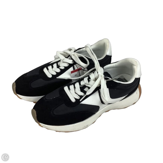 Shoes Sneakers By Steve Madden In Black & White, Size: 10