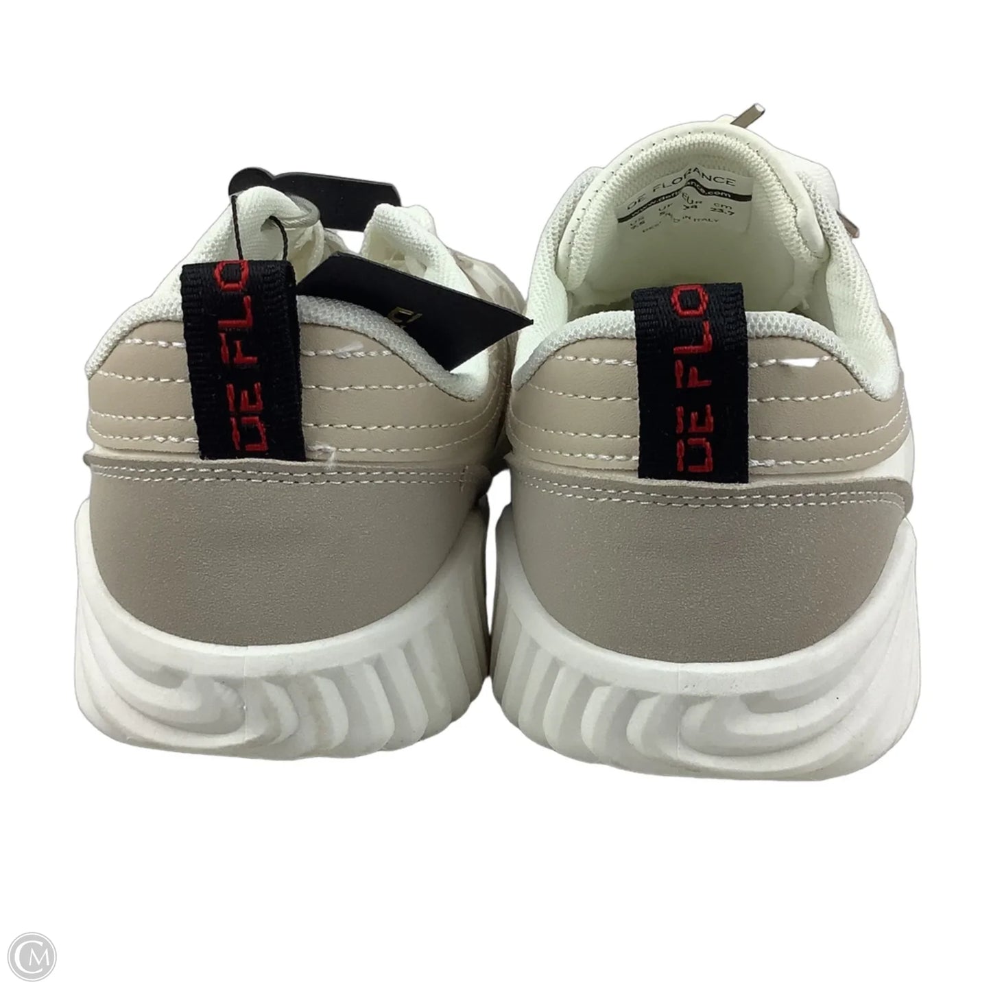 Shoes Sneakers By Clothes Mentor In Cream, Size: 7.5