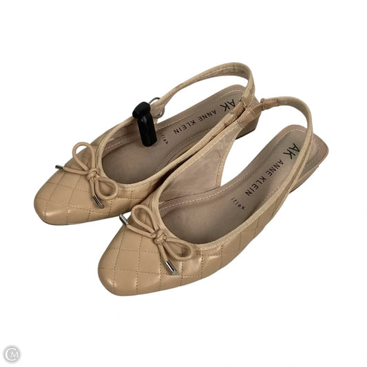 Shoes Flats By Anne Klein In Cream, Size: 8