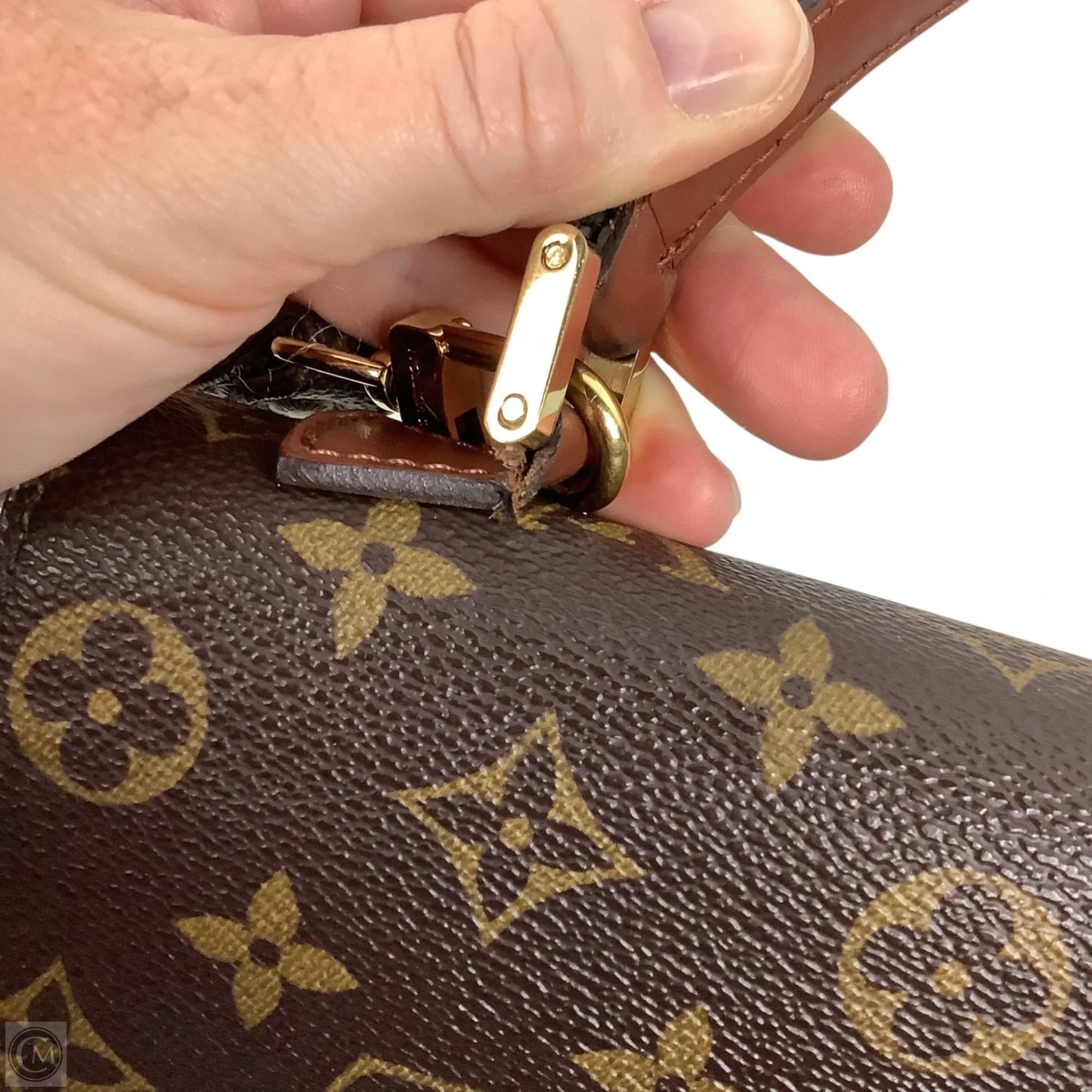 Crossbody Luxury Designer By Louis Vuitton, Size: Medium