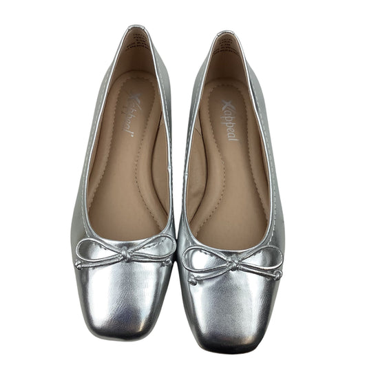 Shoes Flats By Xappeal In Silver, Size: 6.5