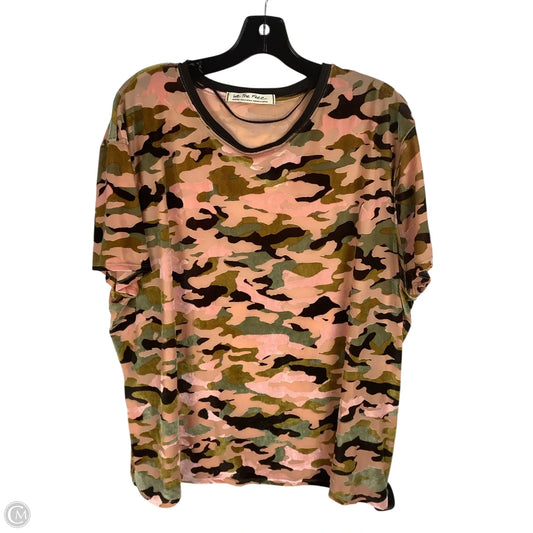 Top Short Sleeve By We The Free In Camouflage Print, Size: M