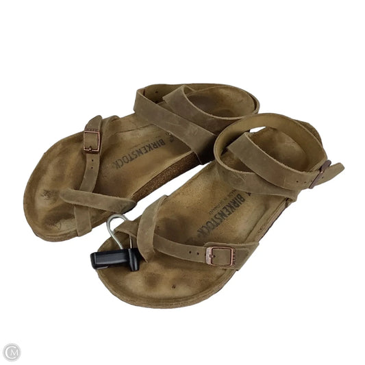Sandals Flats By Birkenstock In Tan, Size: 8 (39)