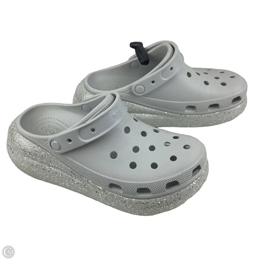 Sandals Flats By Crocs In Grey, Size: 10
