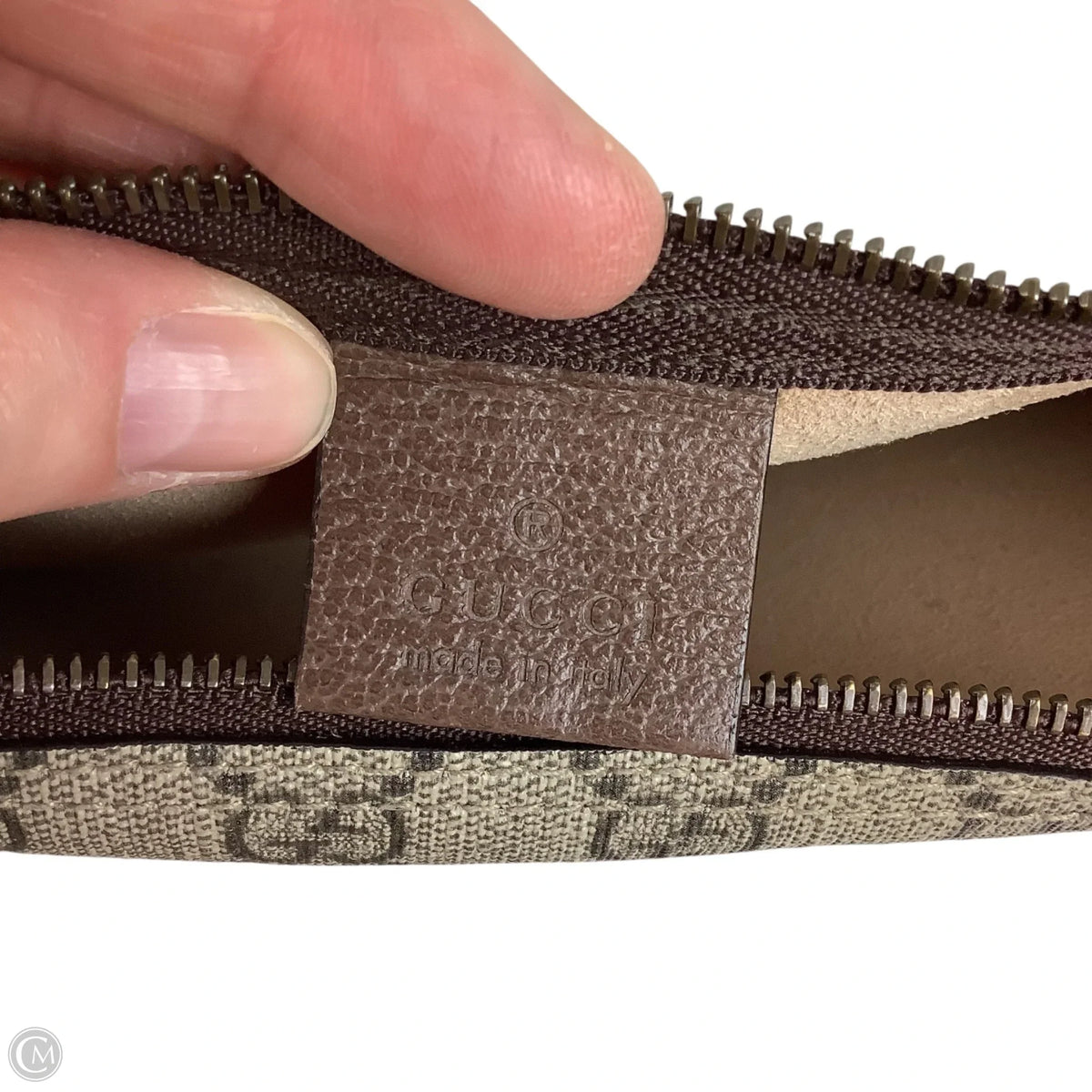 Wristlet Luxury Designer By Gucci, Size: Medium