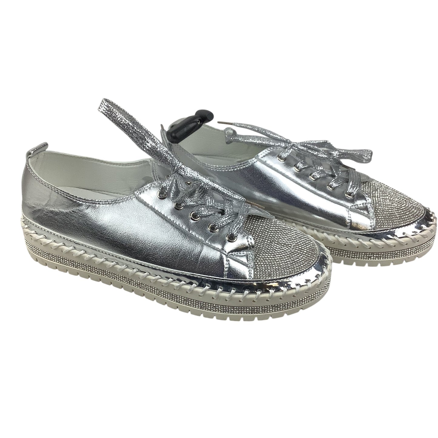 Shoes Sneakers By Clothes Mentor In Silver, Size: 10/270