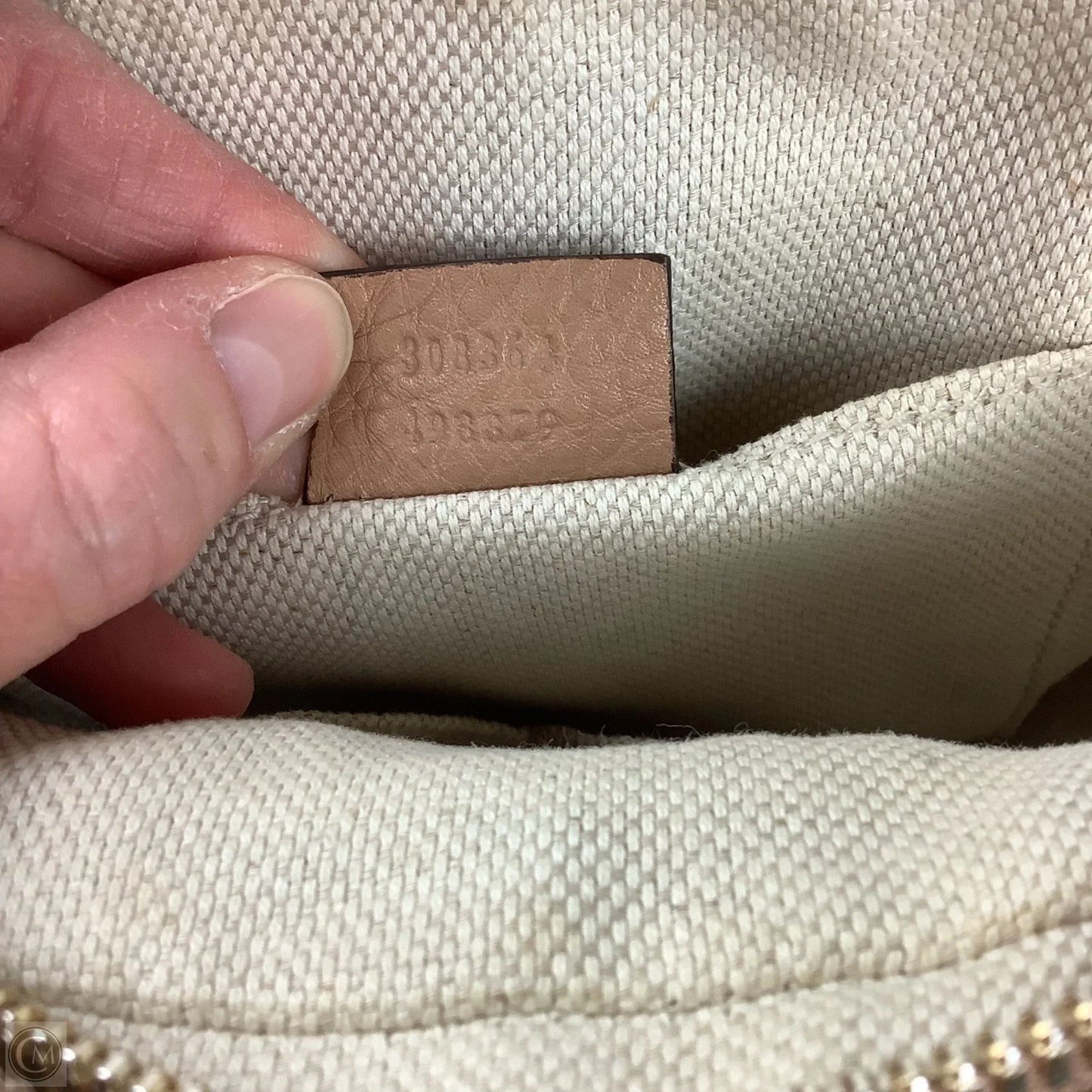 Crossbody Luxury Designer By Gucci, Size: Medium