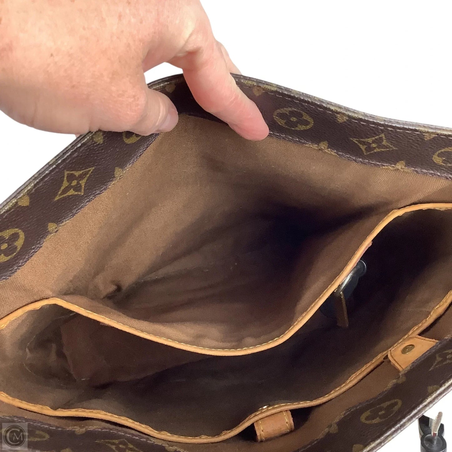 Handbag Luxury Designer By Louis Vuitton, Size: Medium
