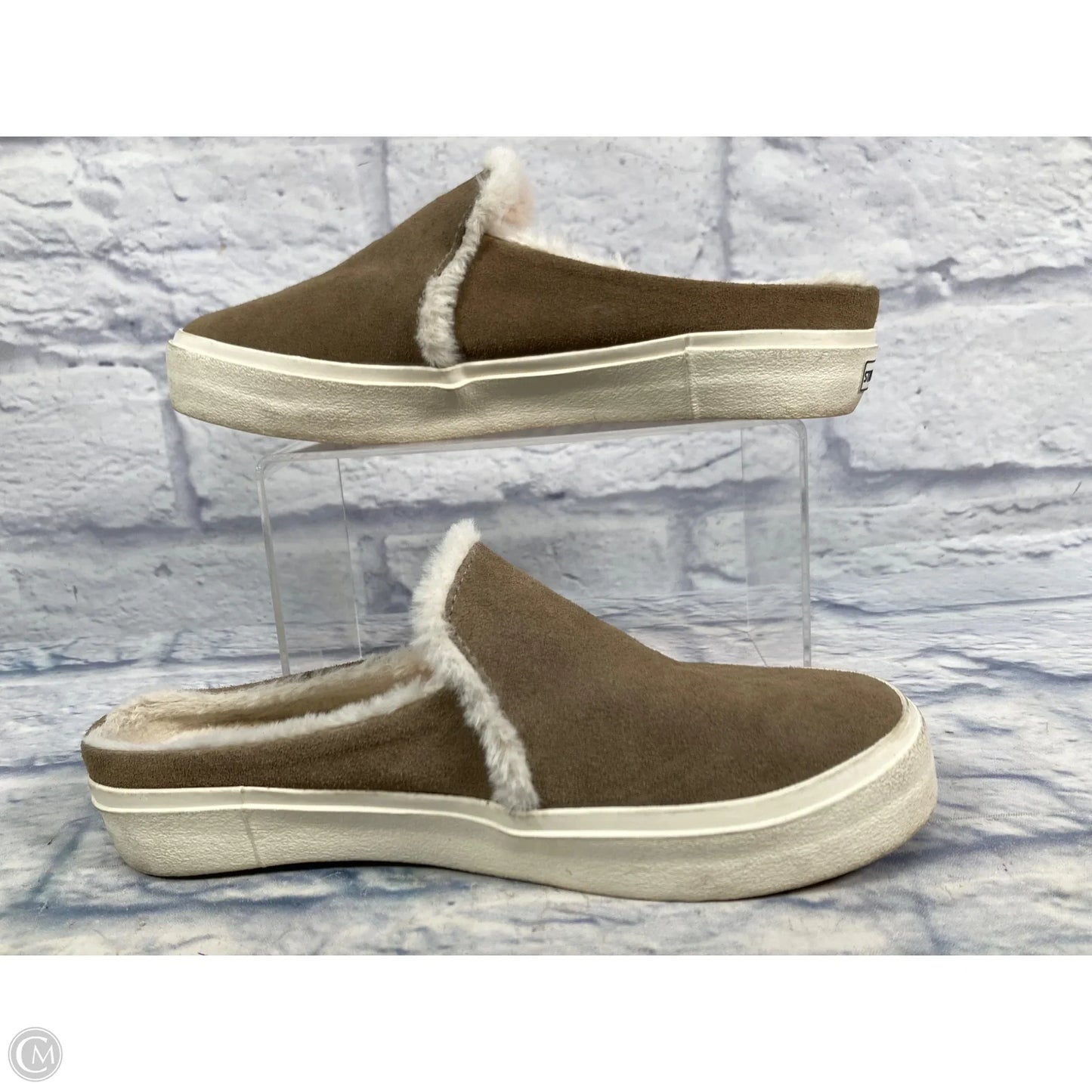 Shoes Sneakers By Clothes Mentor In Grey, Size: 7