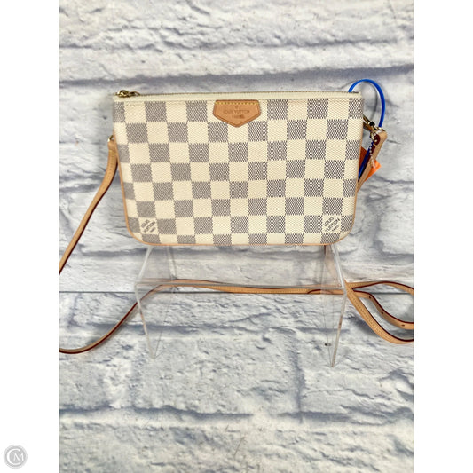 Crossbody Luxury Designer By Louis Vuitton, Size: Small