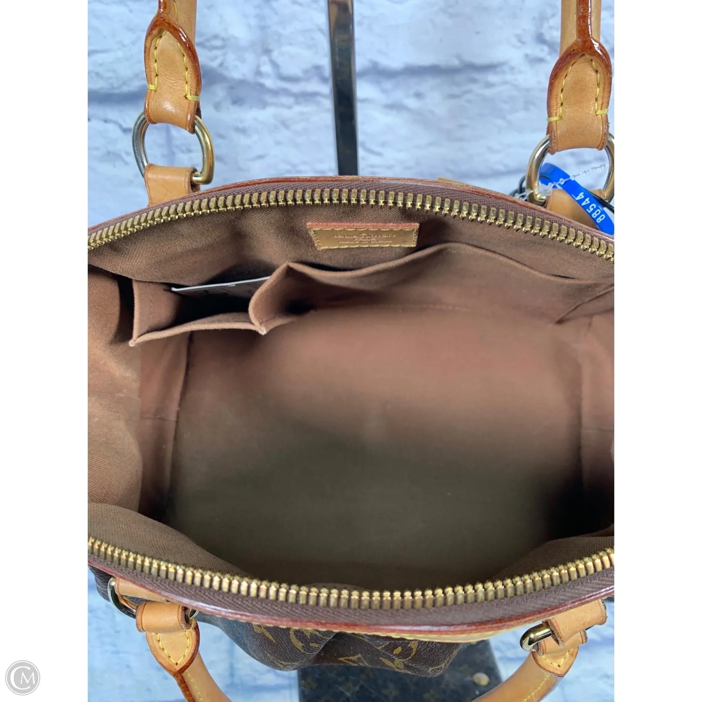 Handbag Luxury Designer By Louis Vuitton, Size: Medium