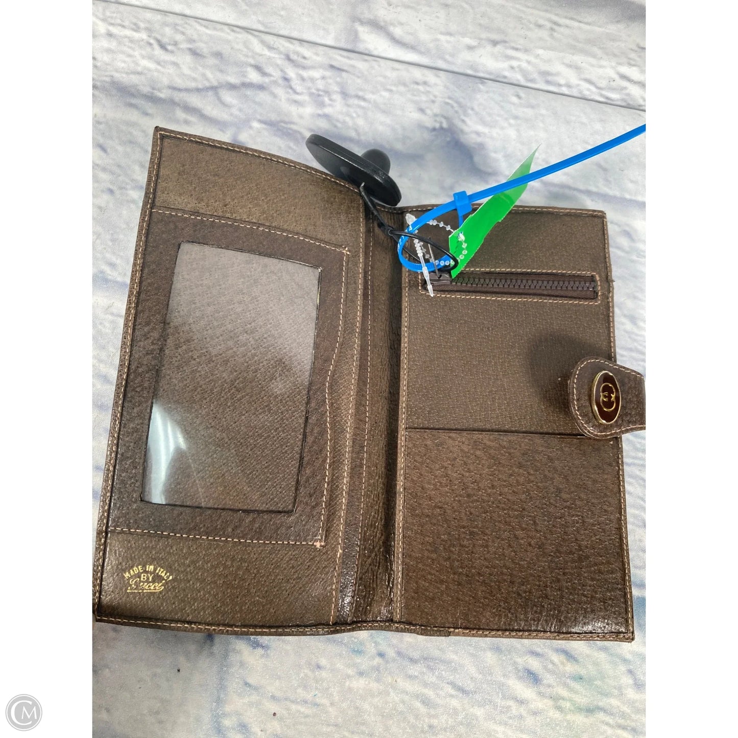 Wallet Luxury Designer By Gucci, Size: Medium