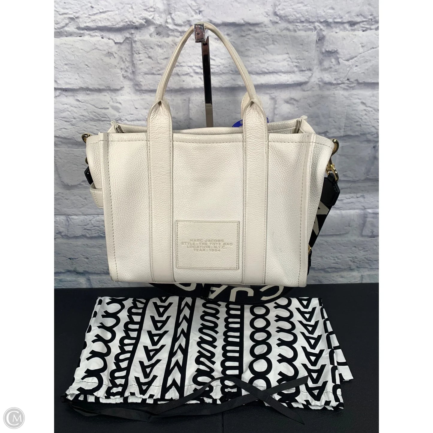 Handbag Luxury Designer By Marc Jacobs, Size: Medium