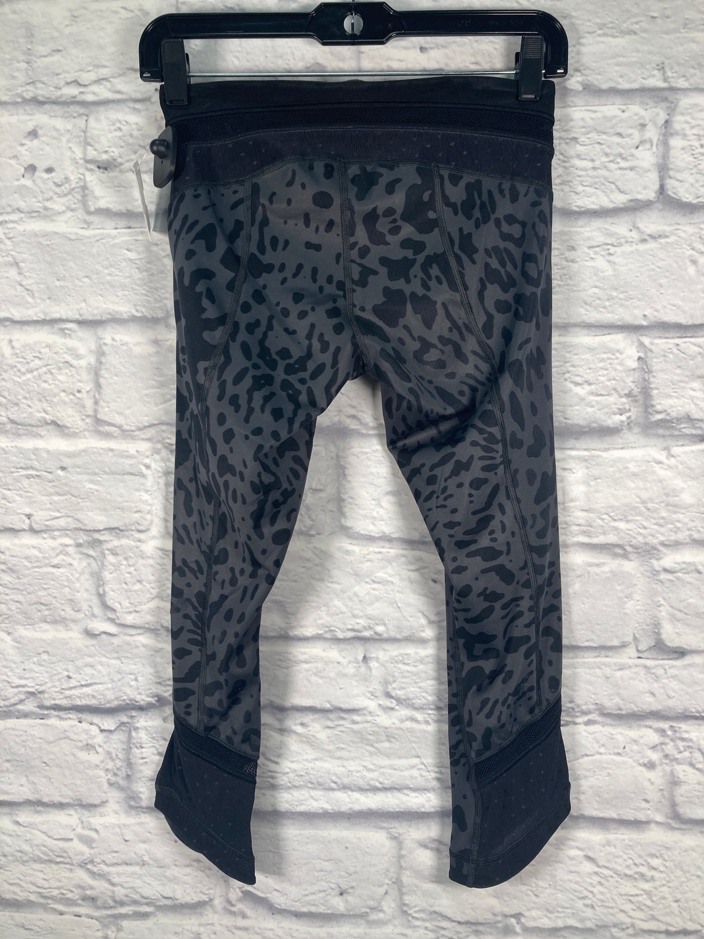 Black & Grey Athletic Capris Lululemon, Size S