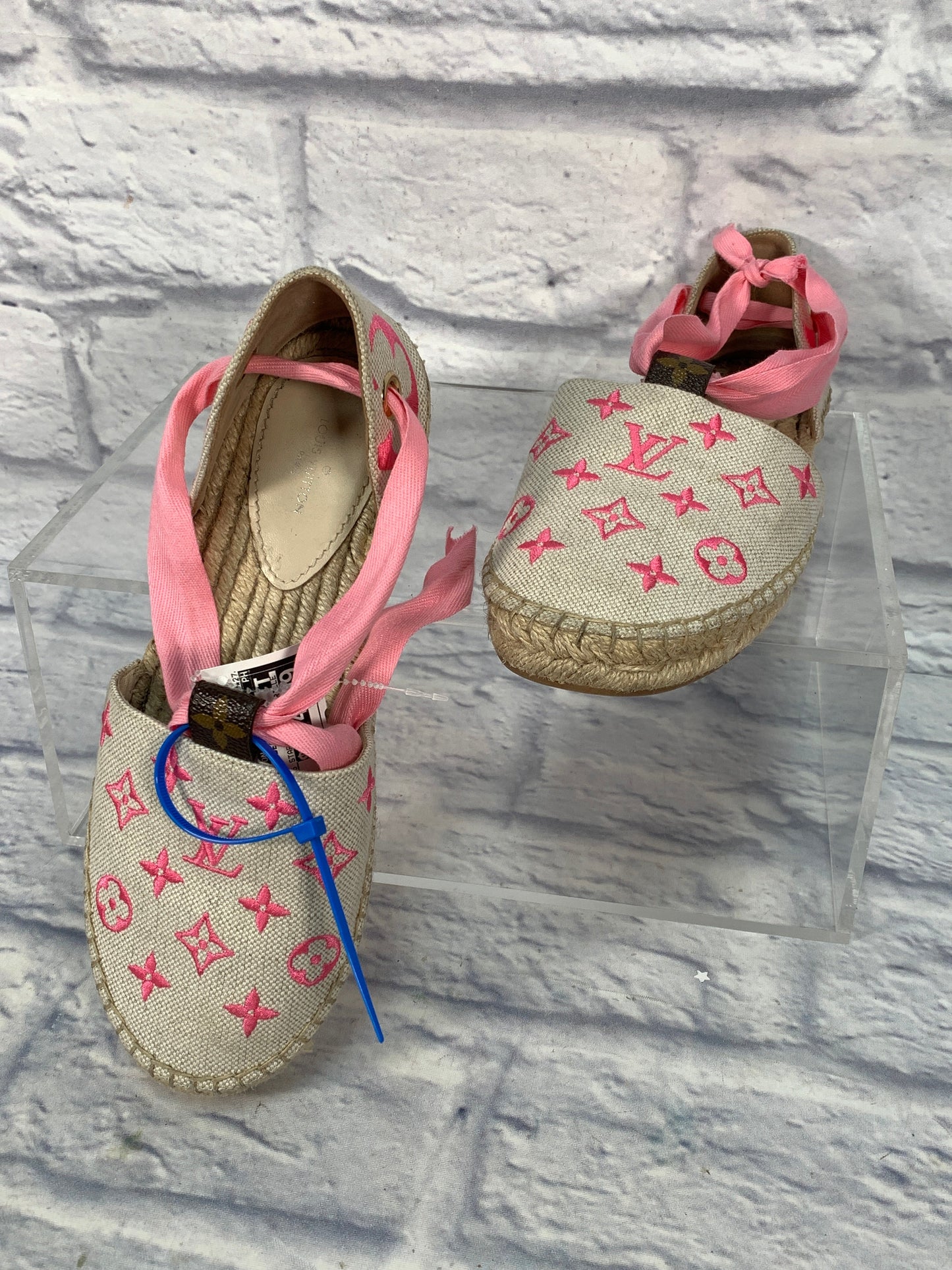 Shoes Luxury Designer By Louis Vuitton In Pink & Tan, Size: 7.5