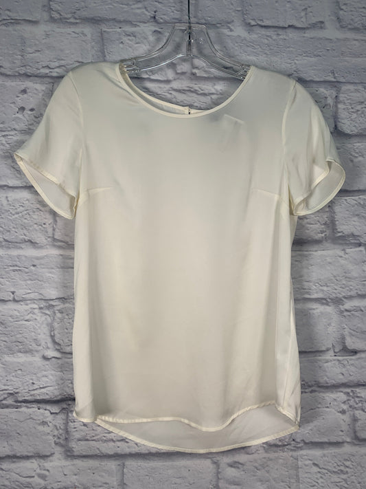 Top Short Sleeve By Clothes Mentor In Cream, Size: Xs