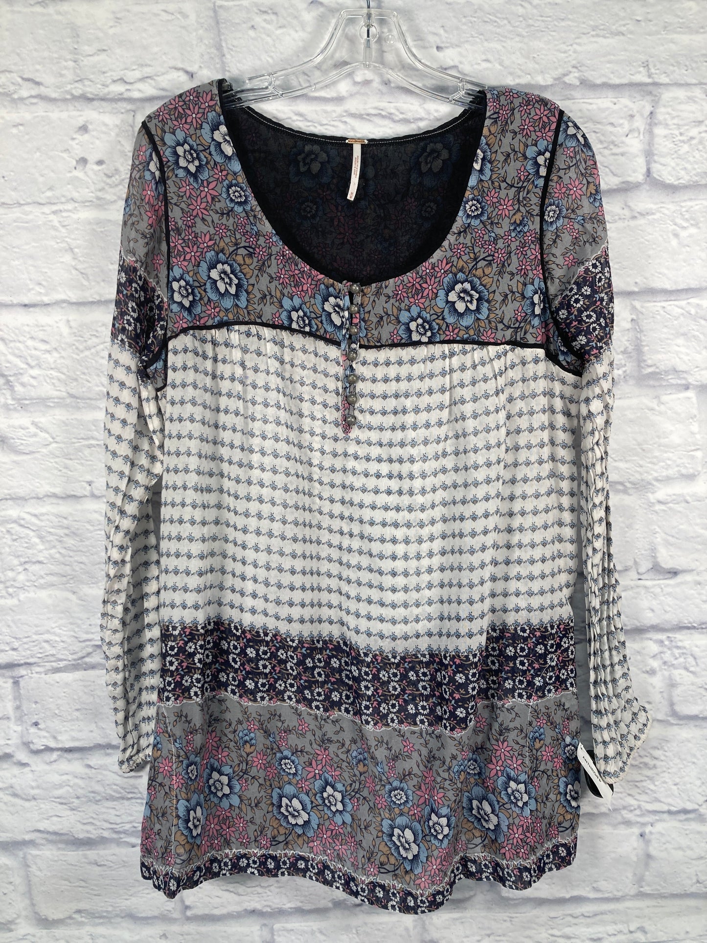 Top Long Sleeve By Free People In Blue & Grey, Size: M