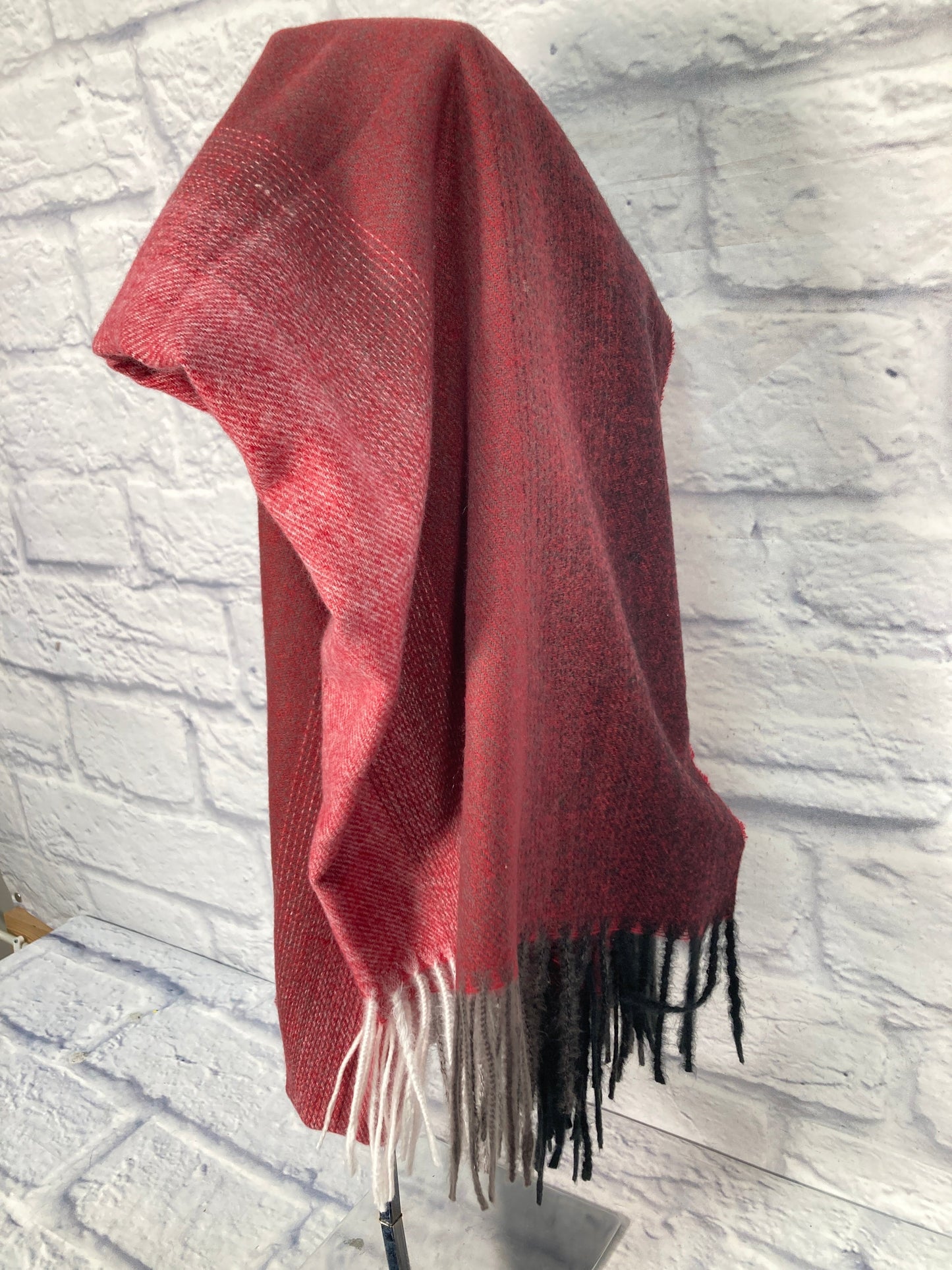 Scarf Winter By Clothes Mentor In Red & White