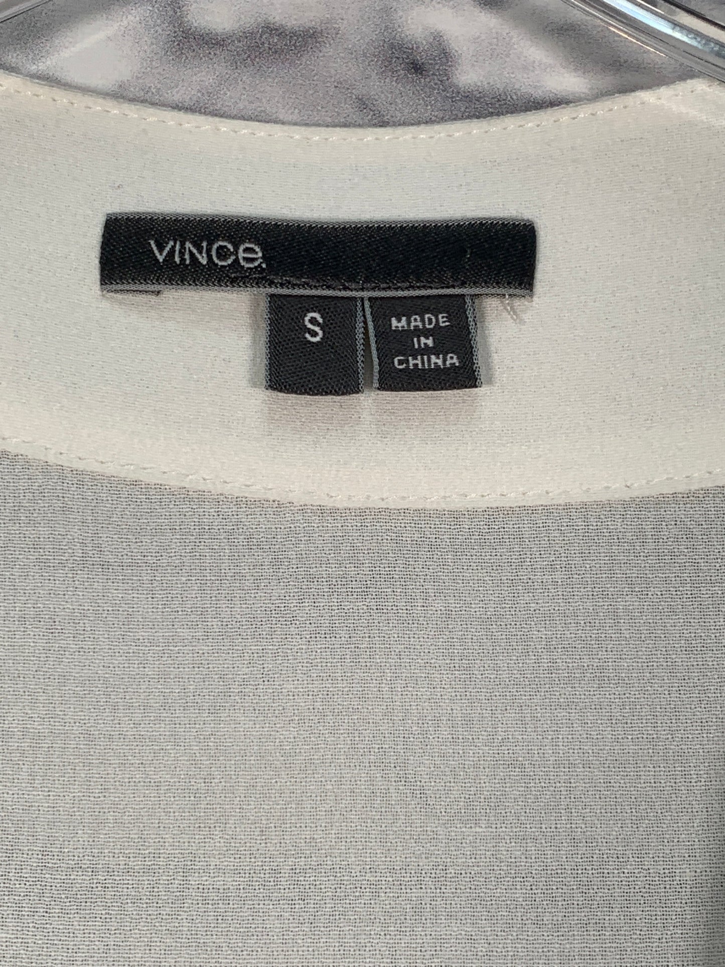 Top Long Sleeve By Vince In White, Size: S