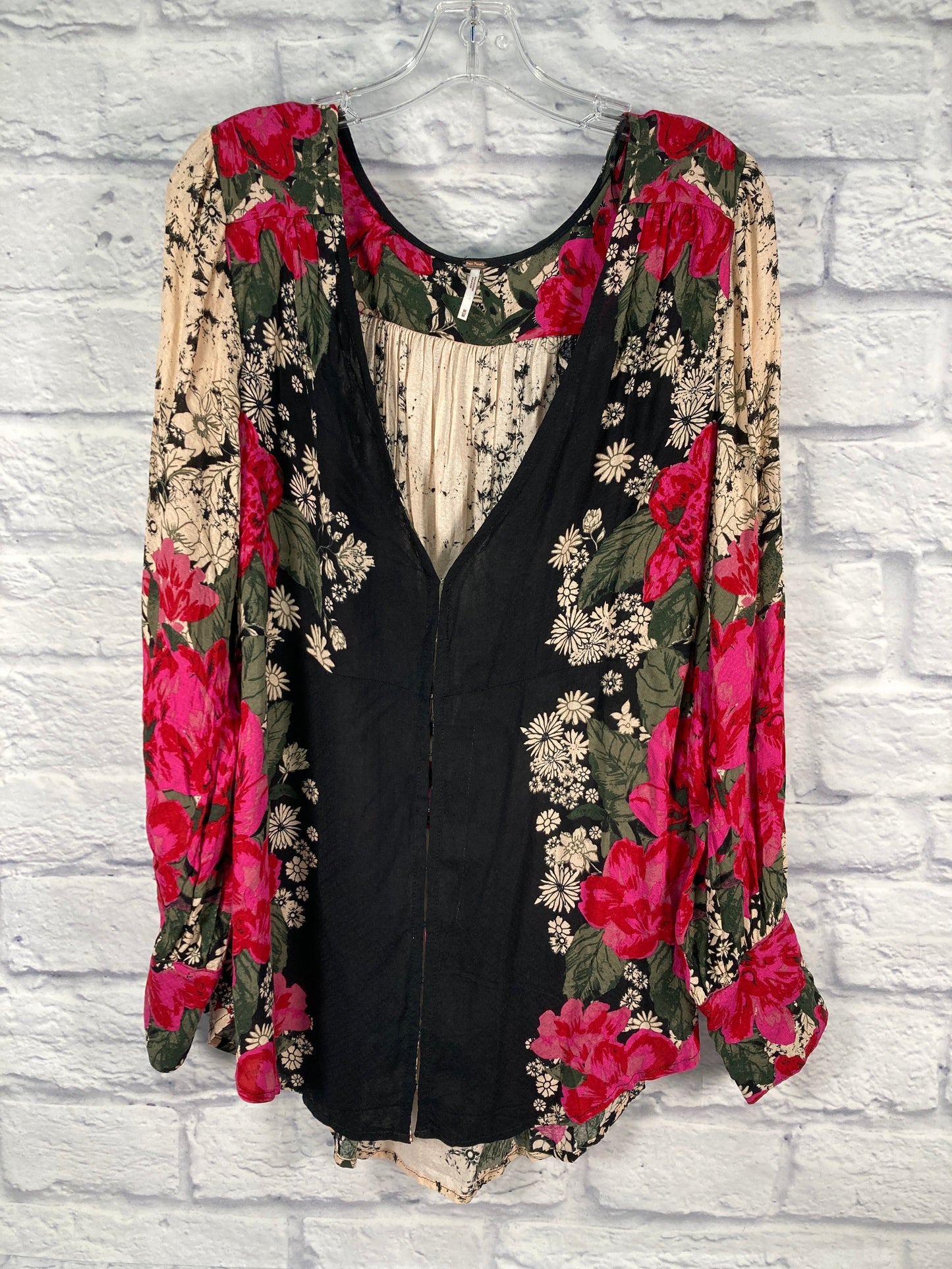 Top Long Sleeve By Free People In Black & Pink, Size: M