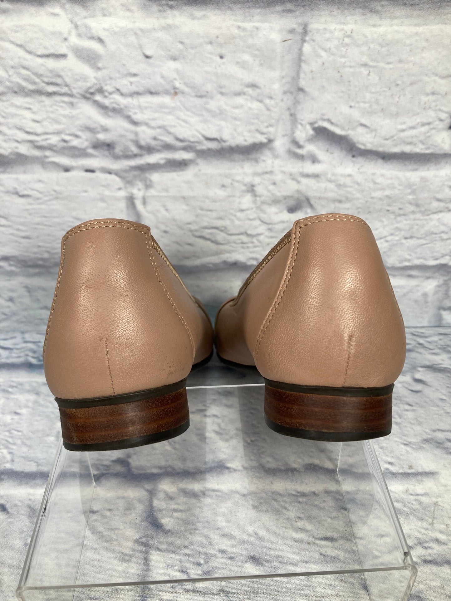 Shoes Flats By Clarks In Tan, Size: 9