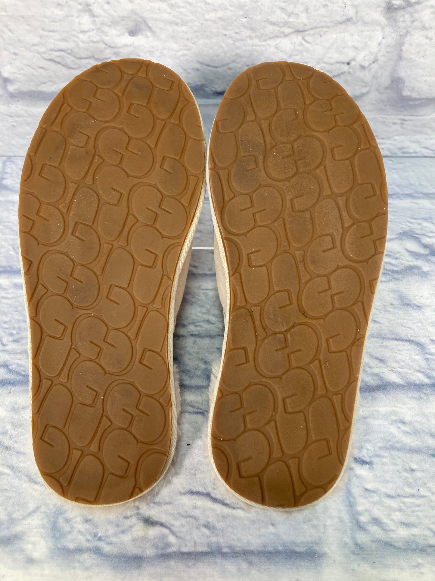 Slippers Designer By Ugg In Tan Size 8