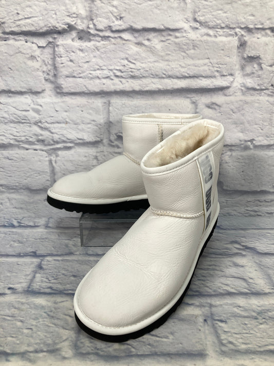 Boots Designer By Ugg In White, Size: 9