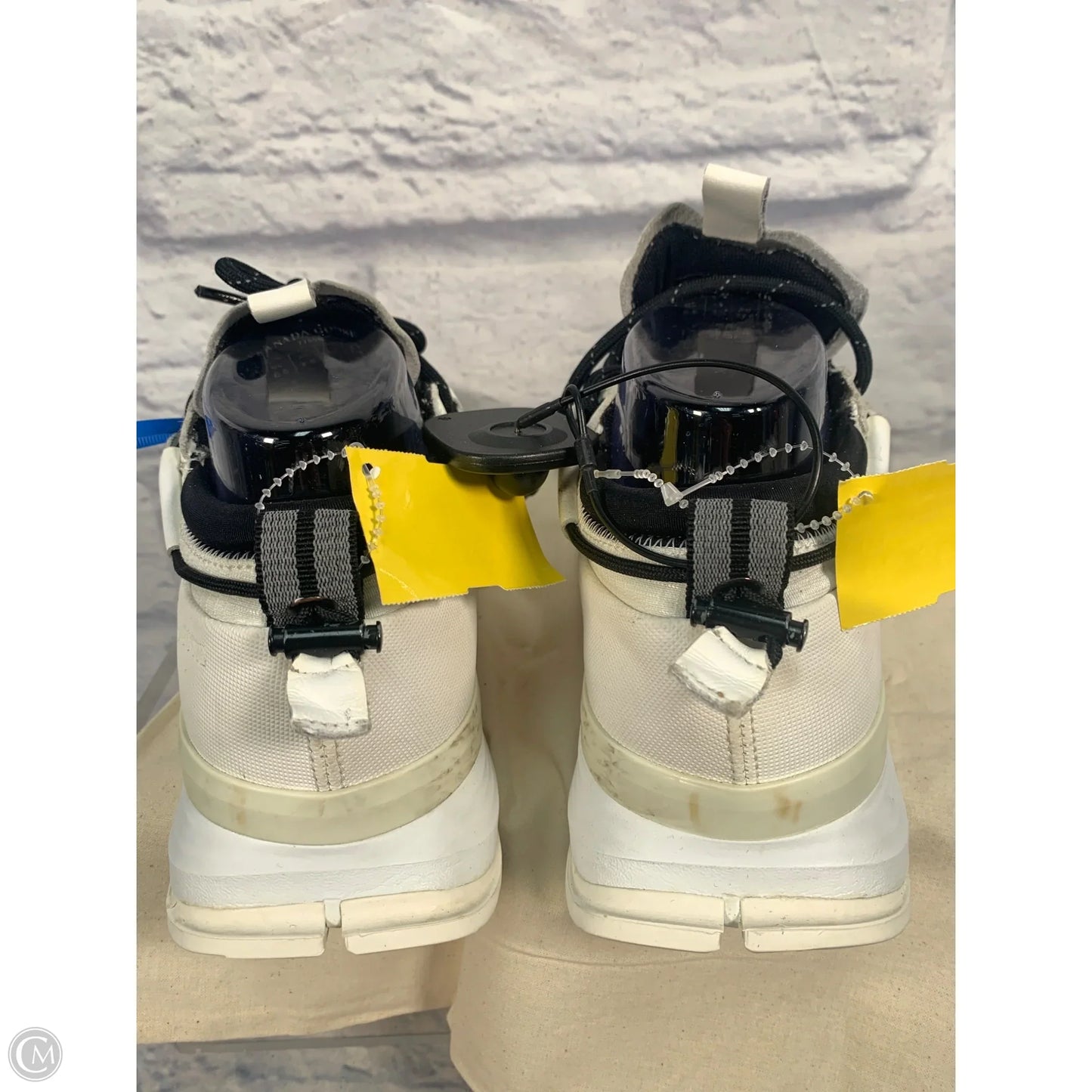 Shoes Luxury Designer By Canada Goose In Cream, Size: 6.5