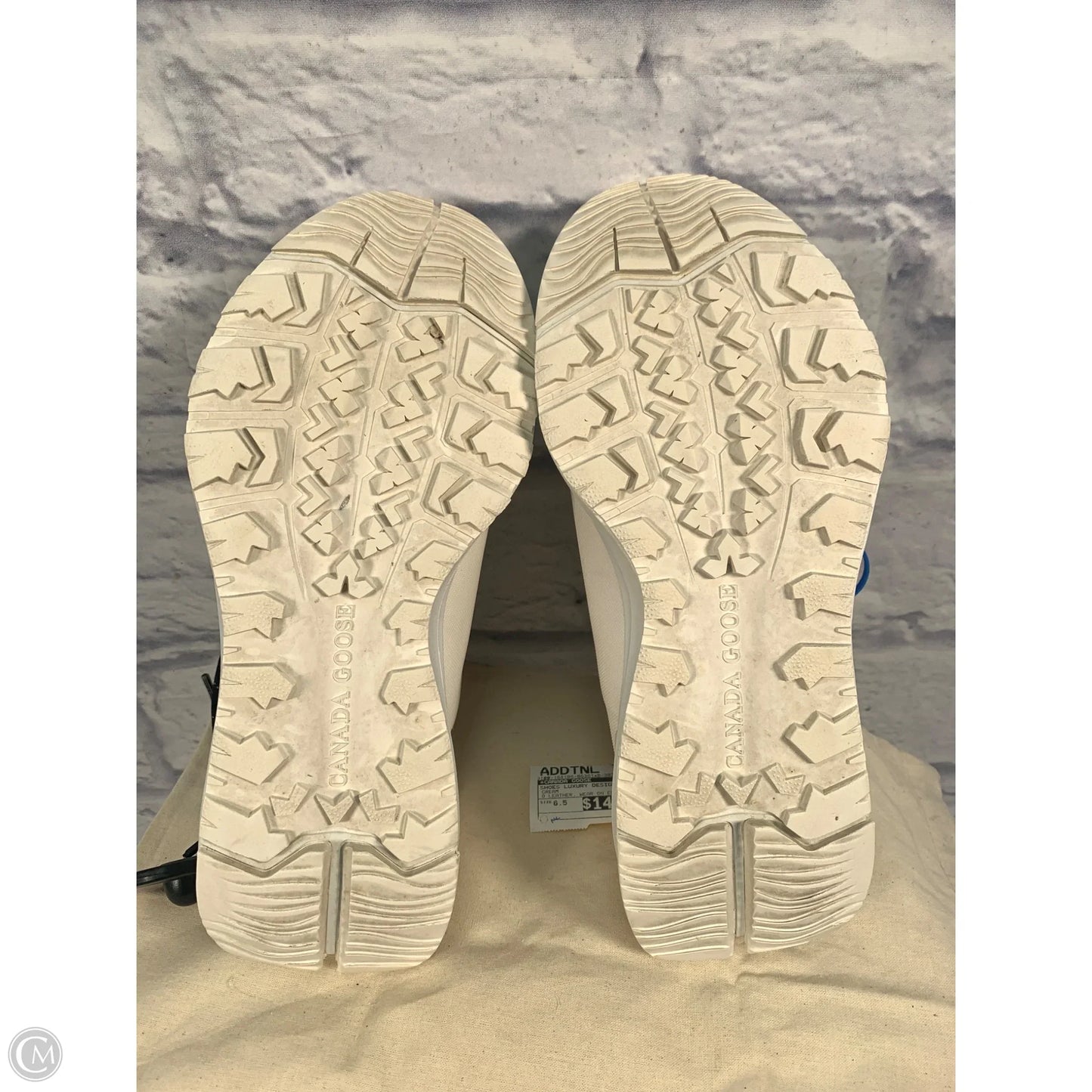 Shoes Luxury Designer By Canada Goose In Cream, Size: 6.5