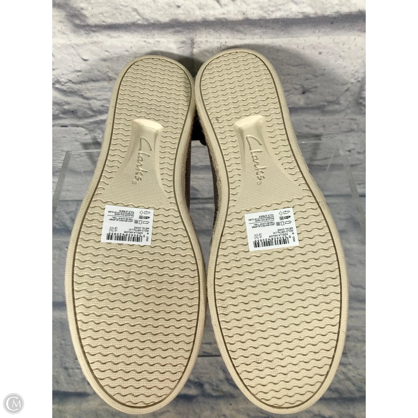 Shoes Flats By Clarks In Gold, Size: 10