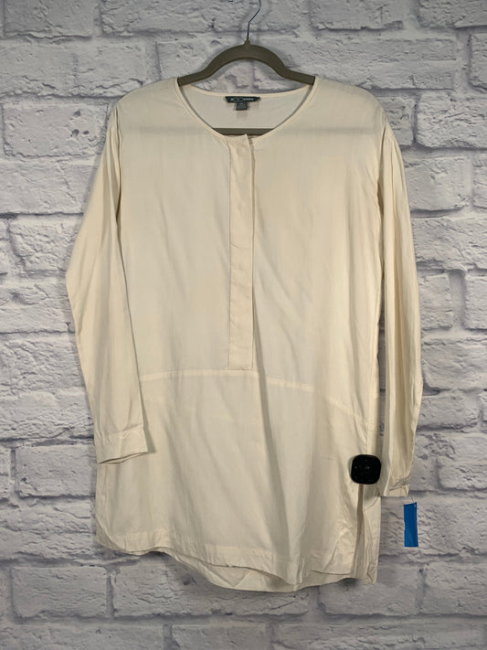 Blouse Long Sleeve By Clothes Mentor In Cream, Size: Xs