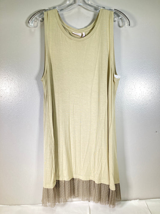 Top Sleeveless By Logo  Size: L