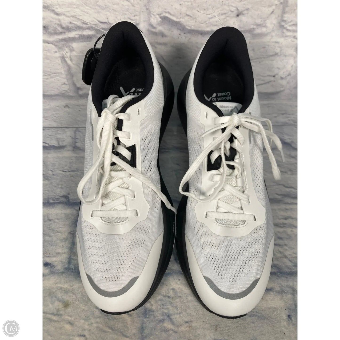 Shoes Sneakers By Clothes Mentor In Black & White, Size: 10.5