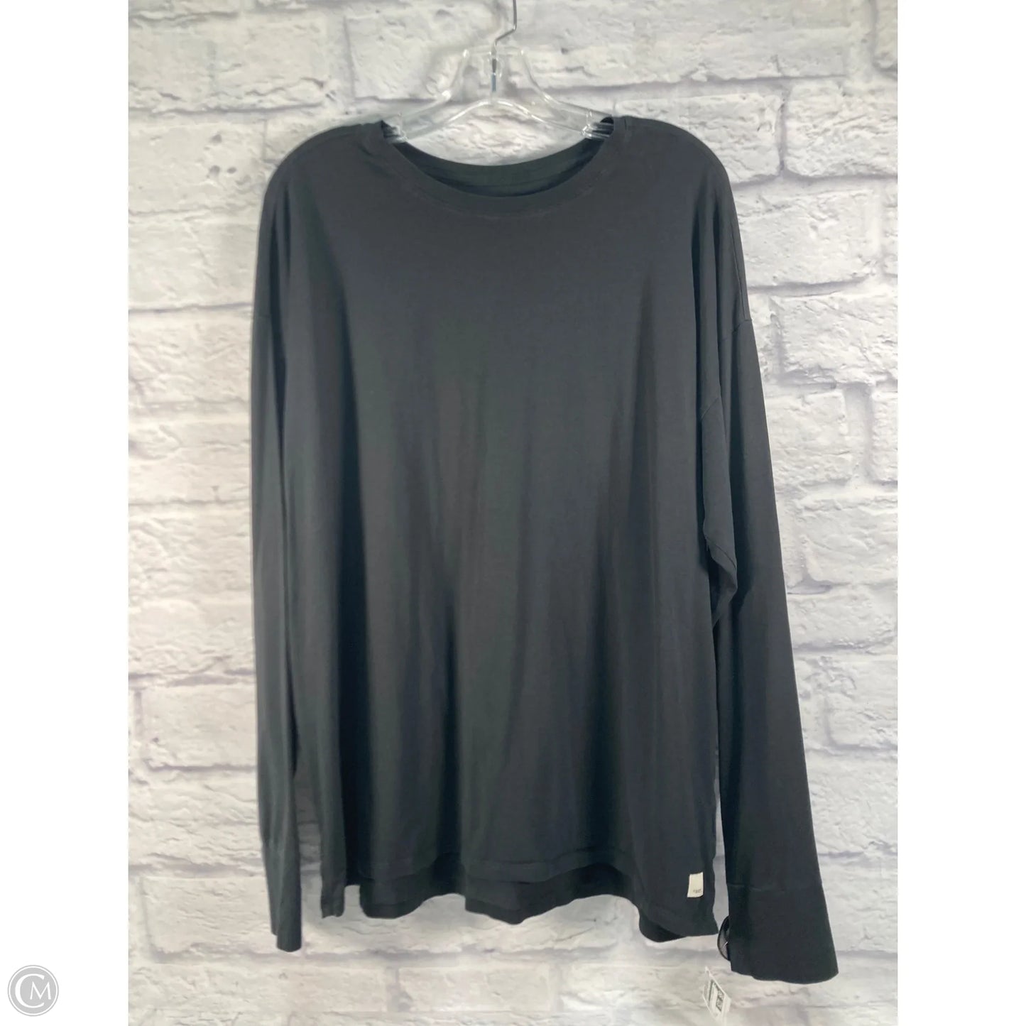 Athletic Top Long Sleeve Crewneck By Vuori In Grey, Size: Xl